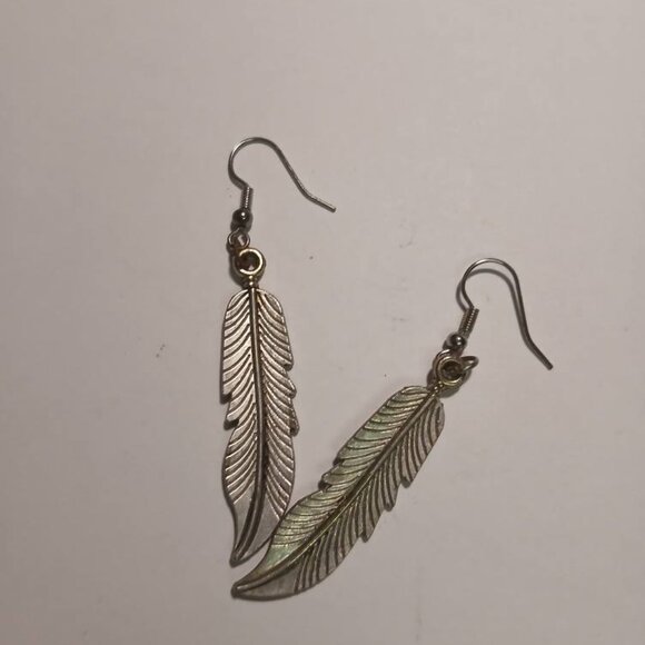 Nature-Inspired Leaf Earrings - Picture 1 of 14